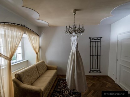 Hochzeit - Art der Location: Schloss - Burgenland - Ausreichend Platz zum stressfreien Anziehen.
Foto © weddingreport.at - Schloss Halbturn - Restaurant Knappenstöckl