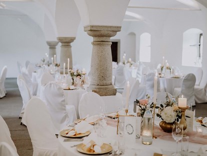 Hochzeit - Hochzeits-Stil: Boho-Glam - Oberösterreich - Unser schicker Gewölbersaal
 - KletzmayrHof