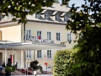 Hochzeit - Art der Location: Hotel - Mondsee - Außenansicht ARCOTEL Castellani - ARCOTEL Castellani Salzburg
