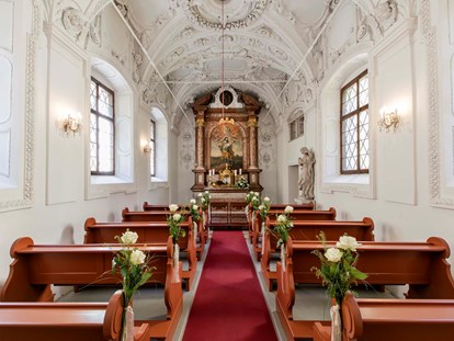 Hochzeit - Preisniveau: moderat - Anif - Unsere barocke Kapelle ist für christliche und nicht-christliche Trauungen frei gegeben und bietet Platz für 40 Personen - ARCOTEL Castellani Salzburg