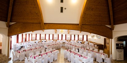 Hochzeit - Hochzeits-Stil: Modern - Mondsee - Festsaal - Frodlhof