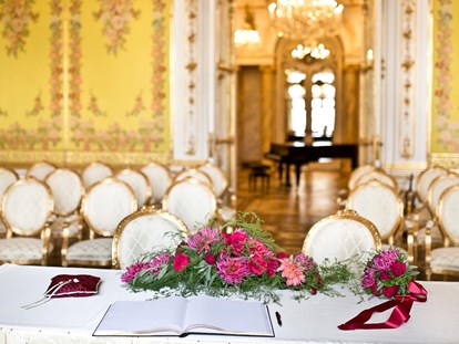 Hochzeit - Art der Location: Schloss - Margarethen am Moos - Gelber Salon - Palais Coburg Residenz
