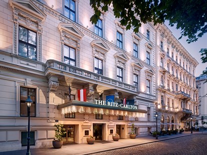 Hochzeit - nächstes Hotel - Bad Vöslau - Außenansicht - Haupteingang - The Ritz-Carlton, Vienna