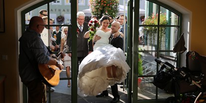 Hochzeit - Parkplatz: kostenlos - Obertraun - Einzug in den Saal - Hotel Post Walter 