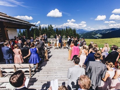 Hochzeit - Umgebung: am Land - Schladming - Die Lisa Alm - Freie Trauung
Foto © Alex Ginis  
https://hochzeitsfotograf-bayern.de/  - Lisa Alm
