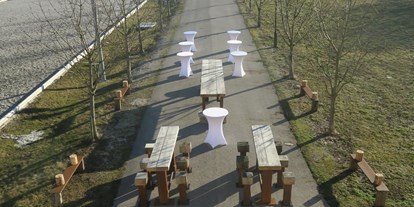 Hochzeit - Preisniveau: moderat - Vorchdorf - Außenbereich mit Sektempfang - Festsaal Doppelgraben