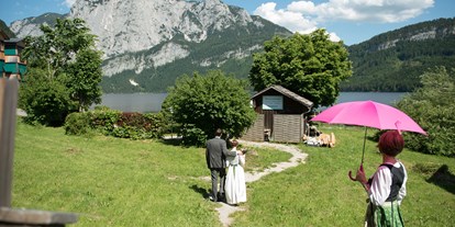 Hochzeit - Umgebung: am Land - Schladming - Heiraten im Strandcafe Altaussee.
Foto © sabinegruber.net - Strandcafe Restaurant