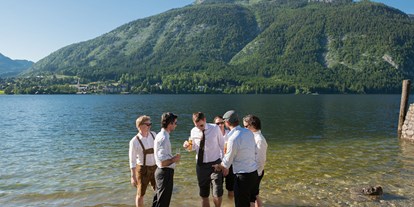 Hochzeit - Umgebung: am Land - Obertraun - Erfrischende Abkühlung im Altausseer See.
Foto © sabinegruber.net - Strandcafe Restaurant