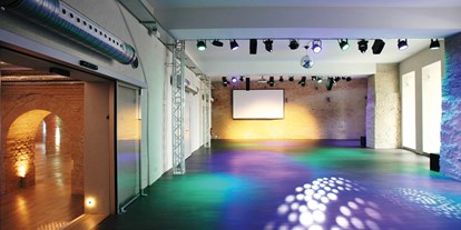 Hochzeit - Werder (Havel) - Farbiksaal mit Tageslicht und bodentiefen Fenstern (150 m²) - Lendelhaus & Historische Saftfabrik