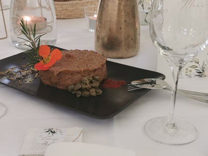 Hochzeit - Geeignet für: Private Feier (Taufe, Erstkommunion,...) - Enns - Vorspeisenvaration Beef Tartar wird eingestellt! - Schloss Events Enns