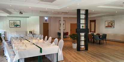 Hochzeit - Art der Location: Restaurant - Viersen - Eine Tafel in der Tenne - Landhaus Danielshof