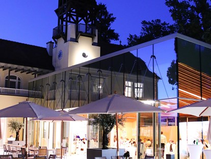 Hochzeit - Art der Location: Schloss - Das Schloss Vasoldsberg bei Nacht. - Schloss Vasoldsberg 
