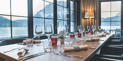 Hochzeit - Geeignet für: Produktpräsentation - Bezirk Reutte - Gedeckter Tisch mit der Traumaussicht - 180° Restaurant-Konditorei