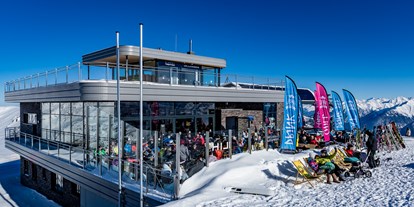 Hochzeit - Ladestation für Elektroautos - Salzburg - Gipfeltreffen | Bergrestaurant | 2.300 Höhenmeter | 360° Grad Bergblick | Winter - MY ALPENWELT Resort****SUPERIOR
