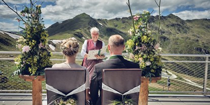 Hochzeit - Ladestation für Elektroautos - Salzburg - Sommer Trachten Hochzeit im Gipfeltreffen auf 2.300m | mit traumhaften Bergpanorama | Sommer 2020 - MY ALPENWELT Resort****SUPERIOR