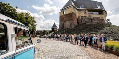 Hochzeit - Art der Location: Schloss - Niederrhein - Ankunft von das Hochzeitspaar beim Burg - Kasteel De Keverberg
