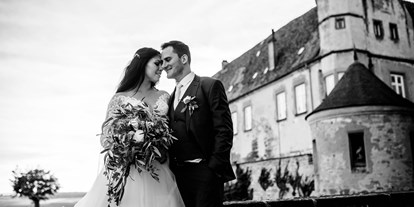 Hochzeit - Region Schwaben - Die Burg Stettenfels bietet zahlreiche tolle Spots für herrliche Brautpaar-Fotos. - Burg Stettenfels