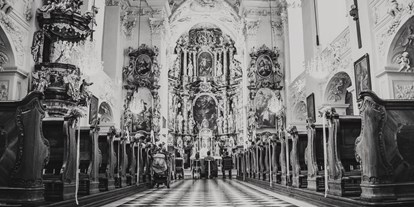 Hochzeit - Hochzeits-Stil: Fine-Art - Großklein - Die nahegelegene Kirche für eine kirchliche Trauung. - Schloss Stainz
