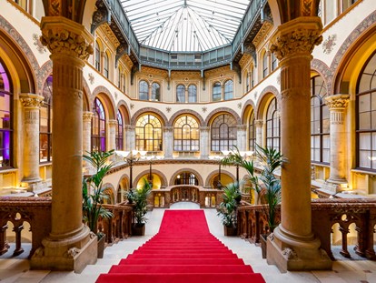 Hochzeit - nächstes Hotel - Bad Vöslau - Feststiege - Palais Ferstel