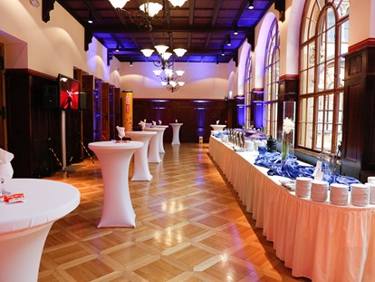 Hochzeit - Art der Location: Schloss - Margarethen am Moos - Das Portico eignet sich sehr gut für ein Buffet ... - Palais Ferstel