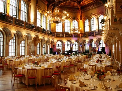 Hochzeit - nächstes Hotel - Bad Vöslau - Großer Ferstelsaal für beeindruckende Feierlichkeiten - Palais Ferstel