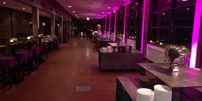 Hochzeit - Sommerhochzeit - Wuppertal - Unser Foyer | Buffetsituation | Empfangsbereich  - Halle9 Casino Zollverein 