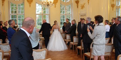 Hochzeit - Hochzeits-Stil: Fine-Art - Wachau - Das Standesamt Pulsnitz kommt zu uns ins Haus. - Barockschloss Oberlichtenau