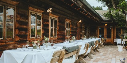 Hochzeit - Umgebung: am Land - Obertraun - Feiern im Freien auf der Arlhofhütte im Salzburgerland. - Arlhofhütte - Altenmarkt