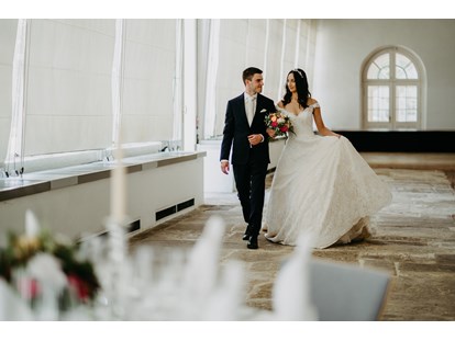 Hochzeit - Hochzeits-Stil: Traditionell - Kottingbrunn - Der Westflügel fasst bis zu 220 Personen bei Aufbau einer Hochzeitstafel. - Orangerie im Schlosspark Eisenstadt