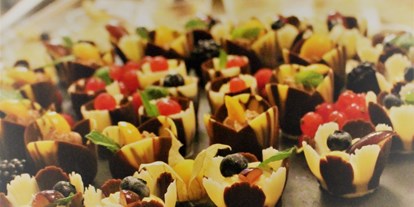 Hochzeit - Candybar: Sweettable - Franken - Dessertbuffet - Romantische Scheune