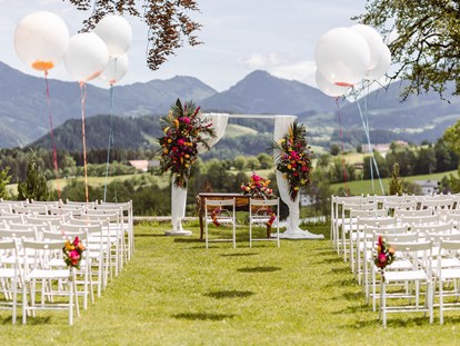 Hochzeit - Hochzeits-Stil: Boho-Glam - Oberösterreich - Trauung vor der Villa - Villa Bergzauber