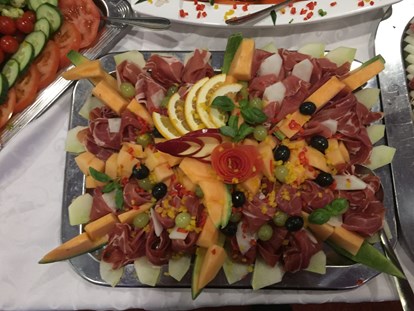 Hochzeit - Candybar: Saltybar - Laichingen - Serano Schinken mit Melonen Varaitionen - Schlosscafe Location & Konditorei / Restaurant