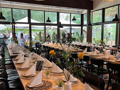 Hochzeit - Art der Location: Wintergarten - Lanzenkirchen - Weitere Tischformation im Wintergarten. Alles ist möglich! - RAHOFER Bräu Restaurant
