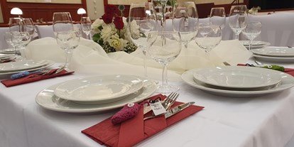 Hochzeit - Art der Location: Eventlocation - Groß-Zimmern - Hochzeits Tisch - Zum Zöllerhannes