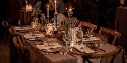 Hochzeit - Hochzeits-Stil: Traditionell - Dietzenbach - Tischdeko im Esszimmer - Unique Eventlocation