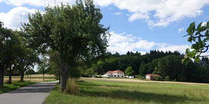 Hochzeit - Frühlingshochzeit - Waldbrunn (Neckar-Odenwald-Kreis) - Die Villa Katzenbuckel als Hochzeitslocation. - Villa Katzenbuckel