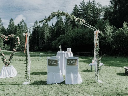 Hochzeit - Umgebung: in den Bergen - Pertisau - Eine Gartenhochzeit mit himmlischer Kulisse. - Bogner Aste 