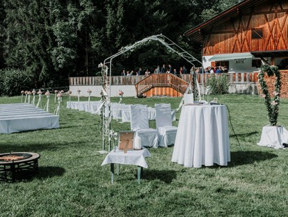 Hochzeit - Hochzeits-Stil: Rustic - Hall in Tirol - Eine Freie Trauung im Bogner Aste. - Bogner Aste 