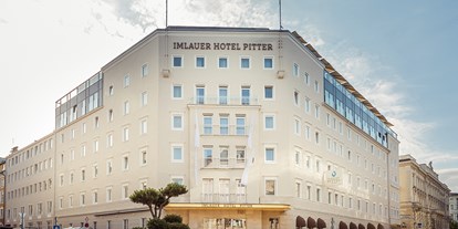 Hochzeit - Art der Location: Hotel - Mondsee - Außenansicht vom IMLAUER HOTEL PITTER Salzburg - IMLAUER Hotel Pitter Salzburg