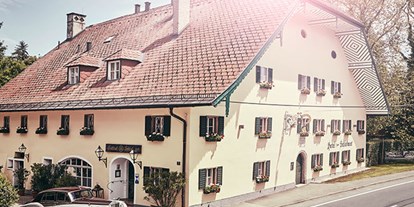 Hochzeit - Art der Location: Hotel - Mondsee - Außenansicht - ****Hotel Schlosswirt zu Anif