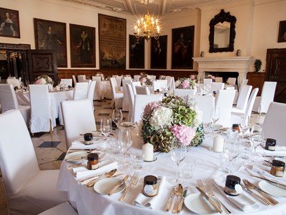Hochzeit - Sommerhochzeit - Burgau (Burgau) - Dinner im neuen Rittersaal mit offenem Kamin by Lichtbildnerei - Gartenschloss Herberstein