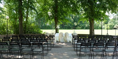 Hochzeit - Hochzeits-Stil: Modern - Mondsee - Trauung im weitläufigen Garten des Kavalierhauses Klessheim - Kavalierhaus Klessheim bei Salzburg