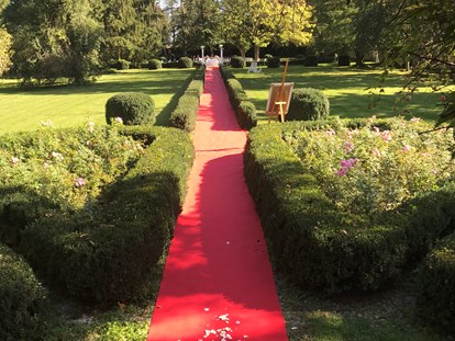 Hochzeit - externes Catering - Helfenberg (Ahorn, Helfenberg) - Red carpet - Schloss Mühldorf