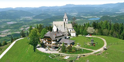 Hochzeit - Feistritz im Rosental - Luftbild vom Gipfel des Magdalensberges mit Kirche und Gipfelhaus - Gipfelhaus Magdalensberg