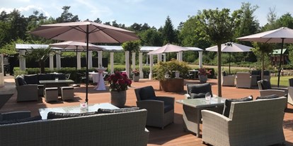 Hochzeit - Hochzeits-Stil: Traditionell - Dietzenbach - Terrasse und Garten Lounge - Alte Kaserne