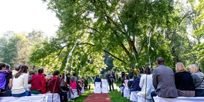 Hochzeit - Trauung im Freien - Aichach (Landkreis Aichach-Friedberg) - Freie Trauung im idyllischen Schlosspark - Schloss Blumenthal