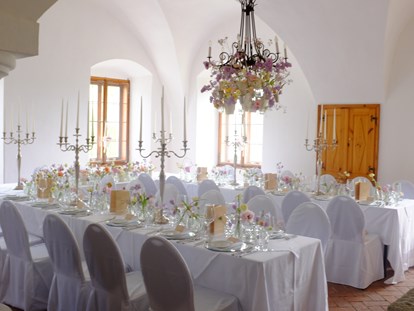 Hochzeit - Sommerhochzeit - Burgau (Burgau) - In unserer Taverne finden bis zu 50 Personen Platz - Schloss Welsdorf