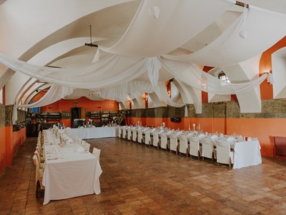 Hochzeit - Hochzeitsessen: À la carte - Thermenland Steiermark - Der große Festsaal des Schloss Kornberg in Riegersburg. - Schlosswirt Kornberg