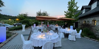 Hochzeit - Hochzeitsessen: mehrgängiges Hochzeitsmenü - Wiesbaden - Terrasse Eventfläche - Hofgut Georgenthal