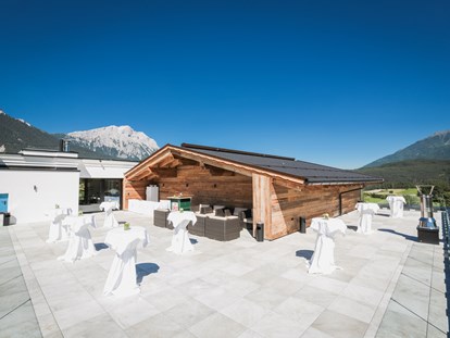 Hochzeit - Preisniveau: hochpreisig - Zugspitze - Blick auf die Dachterrasse des Greenvieh. - Greenvieh Chalet